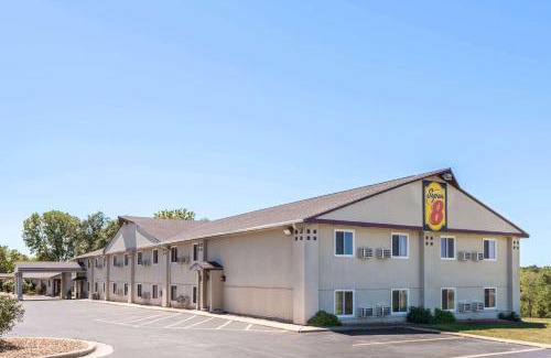 Higginsville Hotel | Super 8 by Wyndham Higginsville