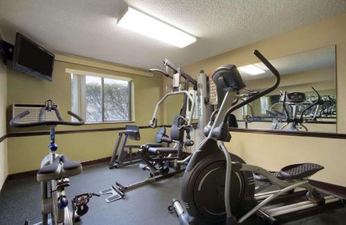 Homewood Hotel | Super 8 by Wyndham Homewood Birmingham Area