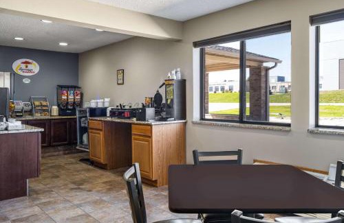 Humboldt Hotel | Super 8 by Wyndham Humboldt