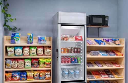 Lenexa Hotel | Super 8 by Wyndham Lenexa Overland Park/Mall Area