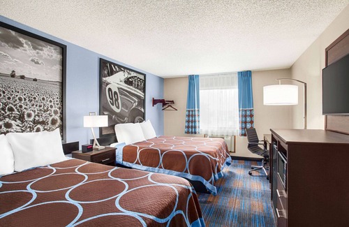 Lenexa Hotel | Super 8 by Wyndham Lenexa Overland Park/Mall Area