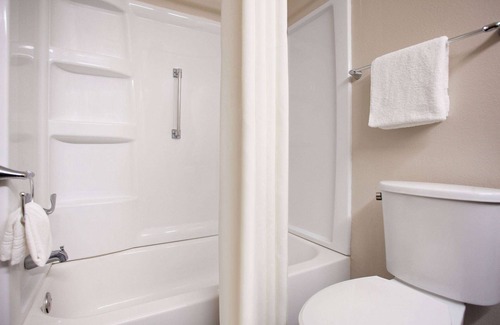 Lenexa Hotel | Super 8 by Wyndham Lenexa Overland Park/Mall Area