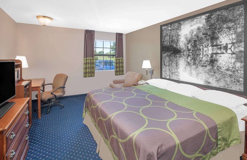 Lowell Hotel | Super 8 by Wyndham Lowell/Bentonville/Rogers Area