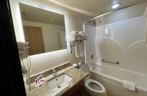 Macon Hotel | Super 8 by Wyndham Macon