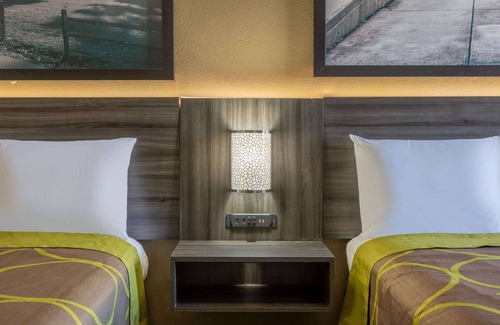 McDonough Hotel | Super 8 by Wyndham McDonough GA