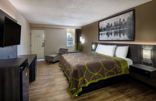 McDonough Hotel | Super 8 by Wyndham McDonough GA