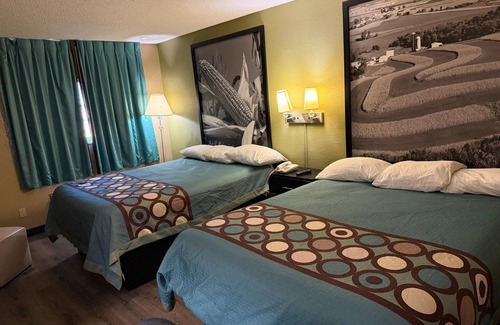 Mendota Hotel | Super 8 by Wyndham Mendota I-39