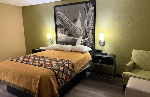 Mendota Hotel | Super 8 by Wyndham Mendota I-39