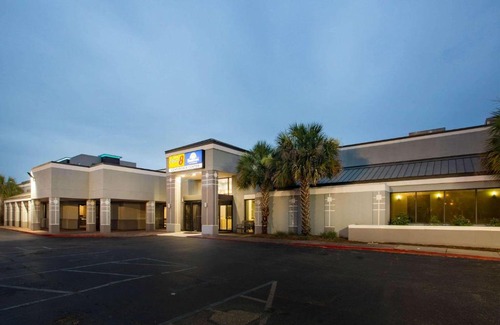 Mobile Hotel | Super 8 by Wyndham Mobile I-65