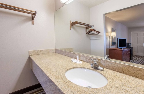 West Monroe Hotel | Super 8 by Wyndham Monroe West