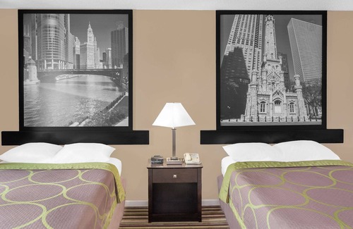 Morton Grove Hotel | Super 8 by Wyndham Morton Grove/Chicago