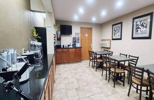 Newton Hotel | Super 8 by Wyndham Newton