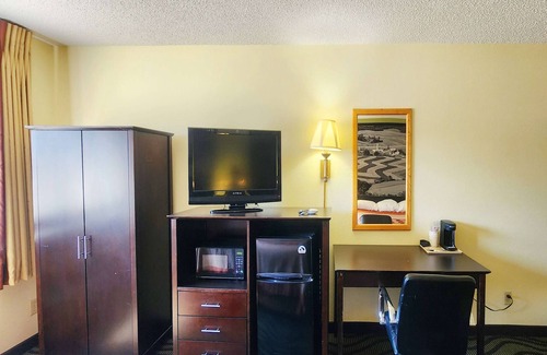 Newton Hotel | Super 8 by Wyndham Newton