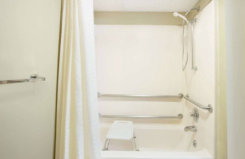 Normal Hotel | Super 8 by Wyndham Normal Bloomington