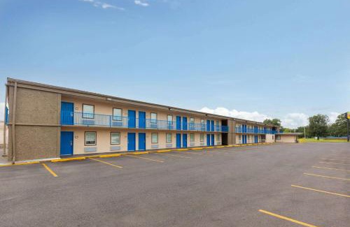 Paducah Hotel | Super 8 by Wyndham Paducah I-24 Exit 4