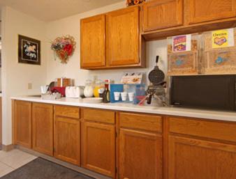 Perry Hotel | Super 8 by Wyndham Perry IA