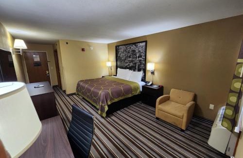 Pine Bluff Hotel | Super 8 by Wyndham Pine Bluff
