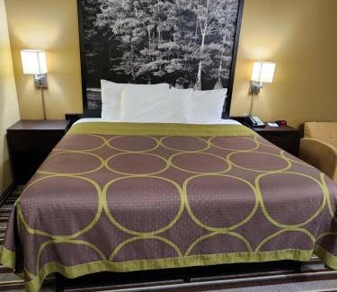 Pine Bluff Hotel | Super 8 by Wyndham Pine Bluff