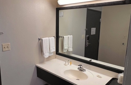 Radcliff Hotel | Super 8 by Wyndham Radcliff Ft. Knox Area