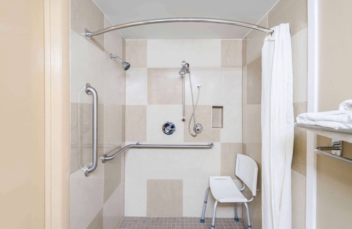 Northeast Raleigh Hotel | Super 8 by Wyndham Raleigh North East