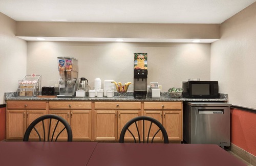 Rantoul Hotel | Super 8 by Wyndham Rantoul