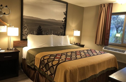 Enterprise Hotel | Super 8 by Wyndham Redding