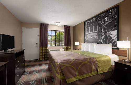 Salinas Hotel | Super 8 by Wyndham Salinas