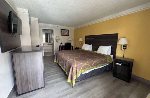 Fleming Hotel | Super 8 by Wyndham Savannah