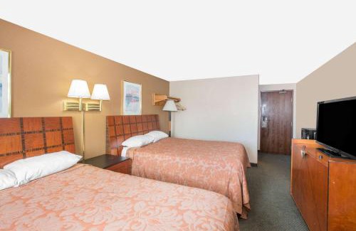 Sioux City Hotel | Super 8 by Wyndham Sioux City/Morningside Area