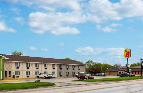 Storm Lake Hotel | Super 8 by Wyndham Storm Lake