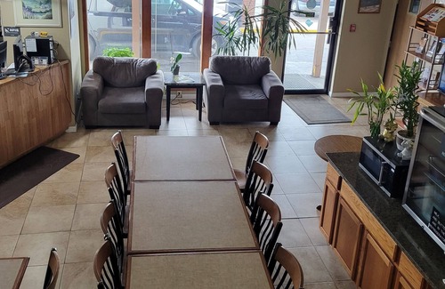 Sullivan Hotel | Super 8 by Wyndham Sullivan