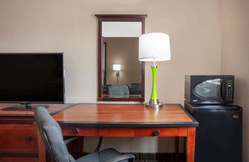 Waycross Hotel | Super 8 by Wyndham Waycross GA