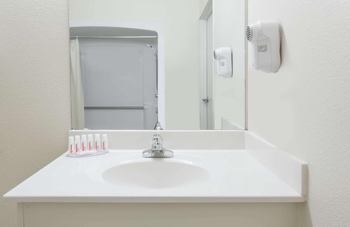 Wheatland Hotel | Super 8 by Wyndham Wheatland Wyoming