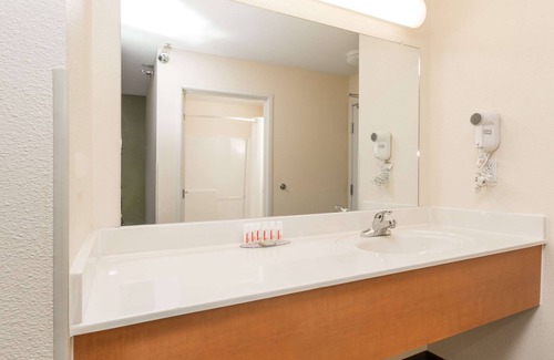 Wheatland Hotel | Super 8 by Wyndham Wheatland Wyoming