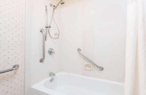 Wichita Hotel | Super 8 by Wyndham Wichita South