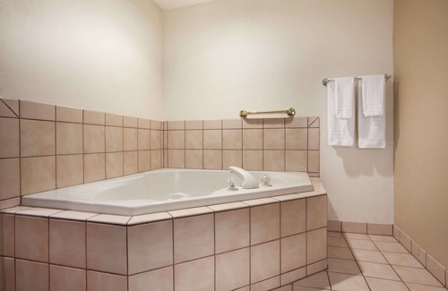 Williston Hotel | Super 8 by Wyndham Williston ND