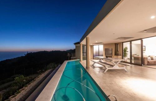 Knysna House | Super Beachfront views- Executive Villa - 5 bedrooms