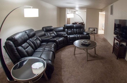 Reno Apartment | Super Clean Great Value APARTMENT MINS FROM DOWNTOWN RENO