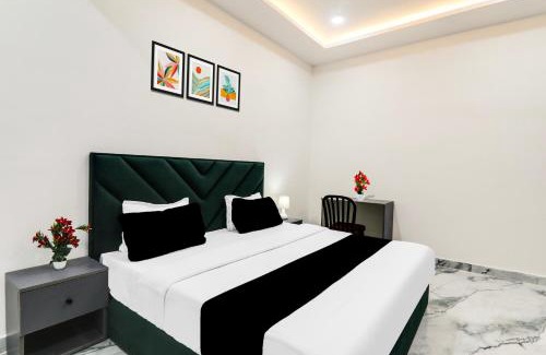 Lucknow Hotel | Super Collection O Quila Road Formerly JR Inn