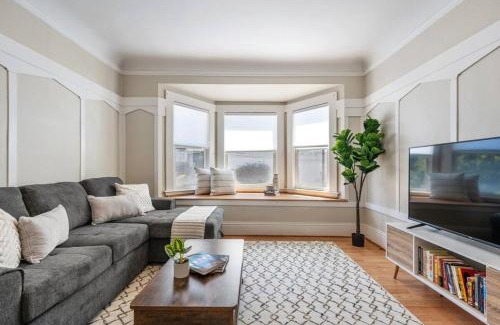 Richmond District House | Super Convenient 1br City Pad With Garage Parking