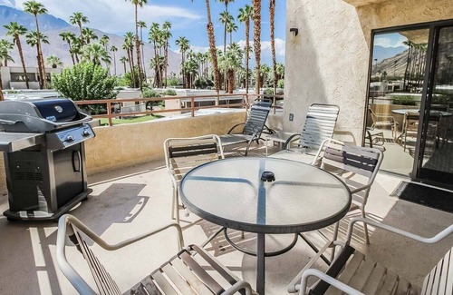 Araby Commons Condo | Super Deluxe Palm Springs Condo