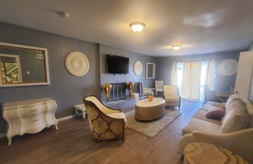 Parkway Village House | Super Large East Memphis 23 Beds