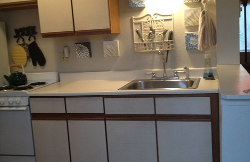 Custer Cottage | Super Value! Clean and Comfy Cottage & Close To All!