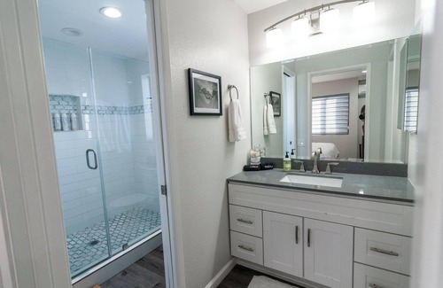 Peninsula House | Superb Beach House: 2 King Suites 2.5 Baths Steps to Beach Sleeps 6