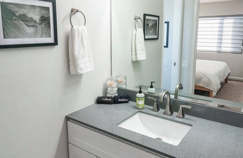 Peninsula House | Superb Beach House: 2 King Suites 2.5 Baths Steps to Beach Sleeps 6