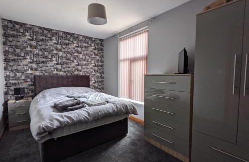 Clayton le Moors House | Superb Cozy rooms in Clayton - with fast WiFi - Smart Tv - Mini Fridge
