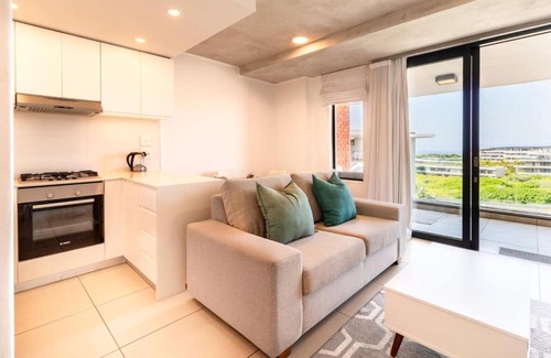 Hillhead Apartment | Superb East 311 at Coral Point