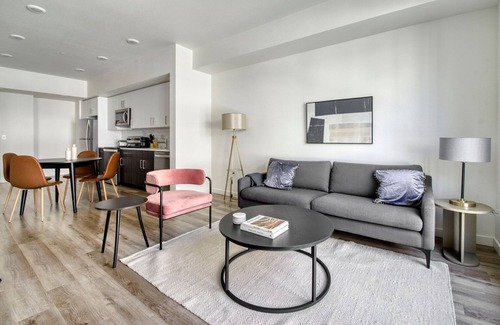 Hayward Apartment | Superb Hayward 1BR w/Heated Pool & On-Site Dining, by Blueground