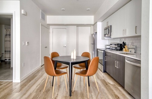 Hayward Apartment | Superb Hayward 1BR w/Heated Pool & On-Site Dining, by Blueground