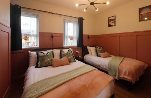 Belfast Villa | Superb Large Bespoke 5 Star Detached Villa, Prime Location, Belfast Stay